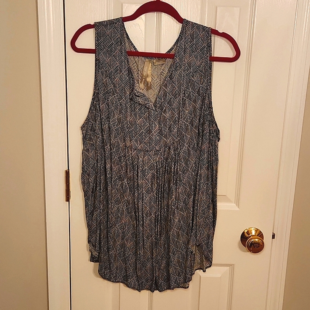 Black and white patterned 2x tank